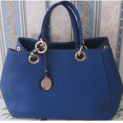 Sac À Main Bleu Avec Garnitures Métalliques Dorées Très Brillantes-Poignées Pour Porter Main + Grande Bandoulière Amovible Pour Porter Travers Ou Épaule-Dimensions 38x28cm-Doublure Intérieure Soyeuse