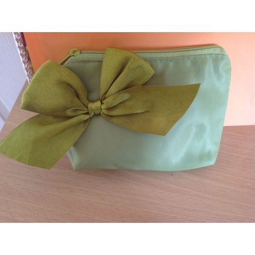 Pochette Polyester Verte Avec Un Noeud