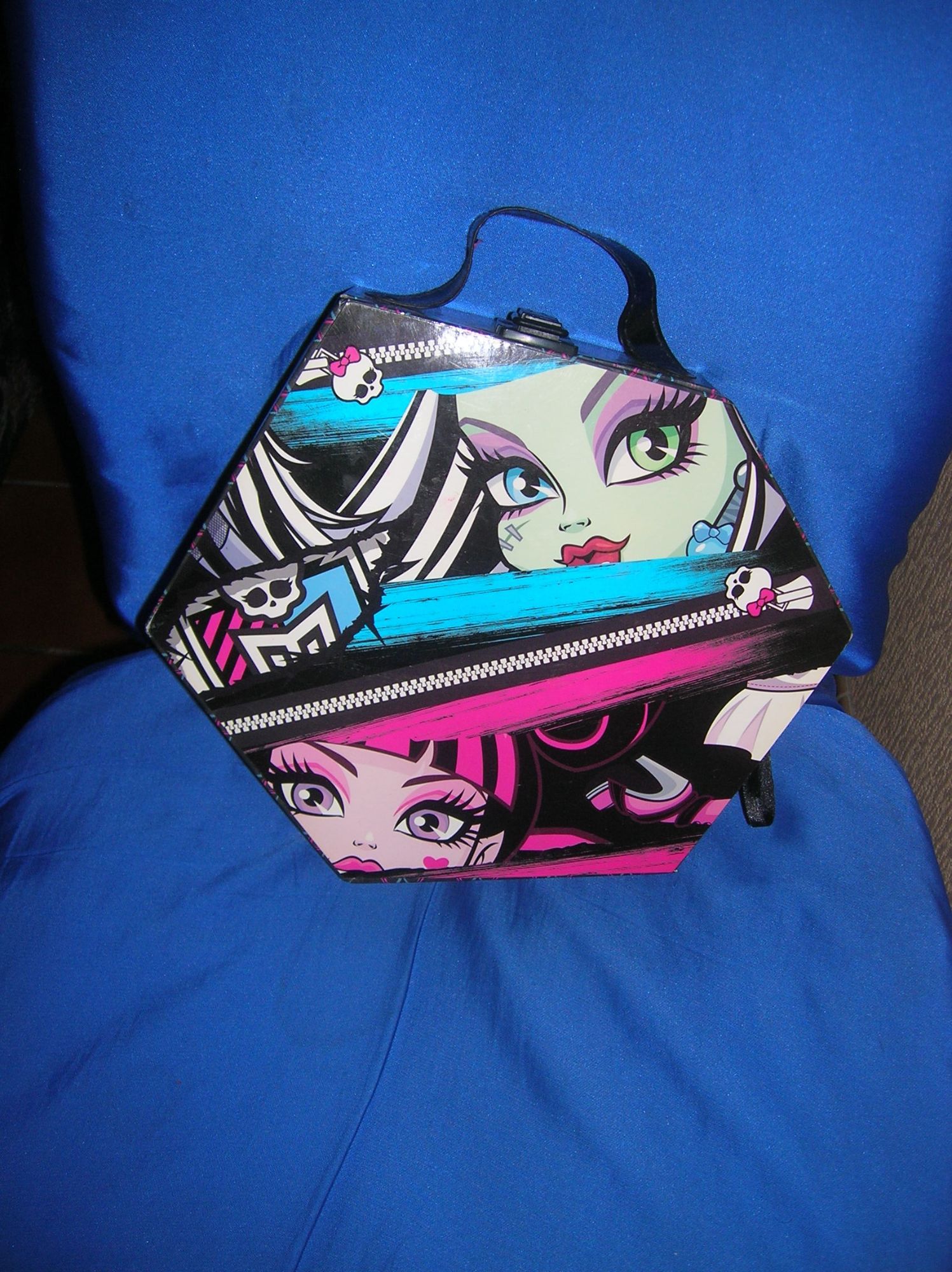 Mallette Cartonnée De Rangement Maquillage Ou Bijoux Monster-High 27 X 27 Cm.