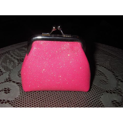 Porte Monnaie Enfant ( Petite Fille ) ,Petite Bourse Fermeture Clip En Tissu Rose Pailleté ,Dimensions :Hauteur 8 Cm ,Largeur 8 Cm ,Profondeur 4 Cm .
