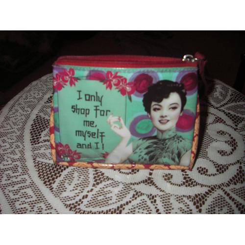 Trousse À Maquillage " I Only Shop For Me ,Myself And I ! " Impression :Chinoise Souriante  ,Matière  Pvc ,Entièrement Doublée ,Fermeture Zippée Avec Grande Hanse ,Dimensions :14 X 12 X 3,5 Cm .