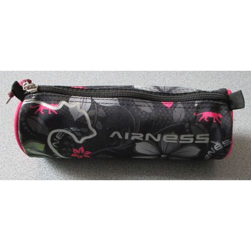Trousse Airness Fleurs Noir/Gris/Rose - Forme Ronde - Polyester - 22x8cm - 1 Compartiment Zippé - Vendue Avec 3 Feutres/3 Papermate/3 Crayons Papier/1 Gomme (Conformes Aux Photos)