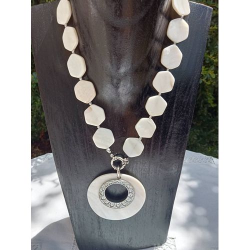 Collier En Nacre