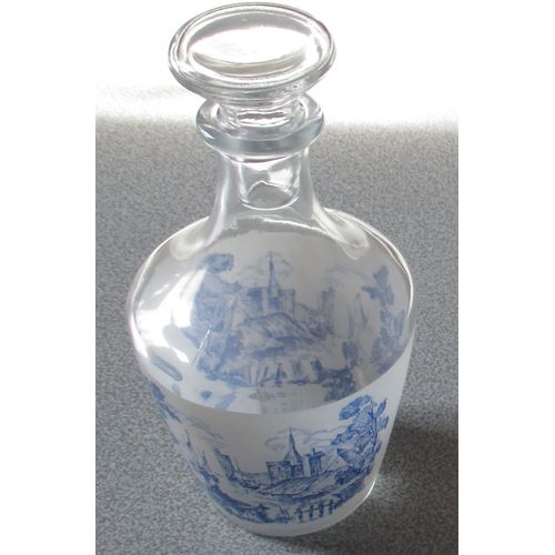 Carafe À Liqueur Avec Bouchon - Modèle Vintage En Verre Décoré Style Toile De Jouy En Bleu Sur Fond Blanc - Hauteur 16cm Et 18cm Avec Le Bouchon - Mention France Au-Dessous