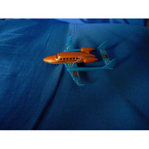 Avion Mattel 2009