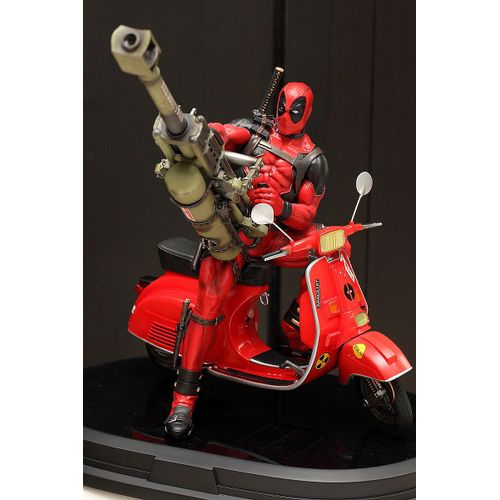 Deadpool On Vespa Gentle Giant 1/6 Statue Avec Defauts