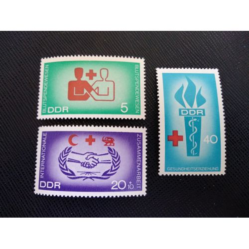 Timbre Allemagne / Rda Yt 900 A 902 Séries: Don Du Sang 1966 ( 090306 )