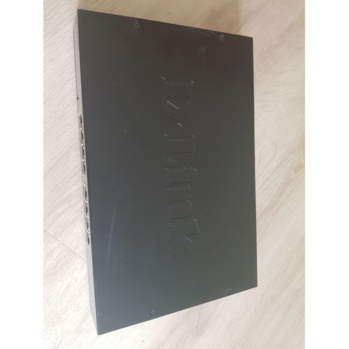 D-Link DGS 1016D - Commutateur/Switch - 16 x 10/100/1000 - de bureau