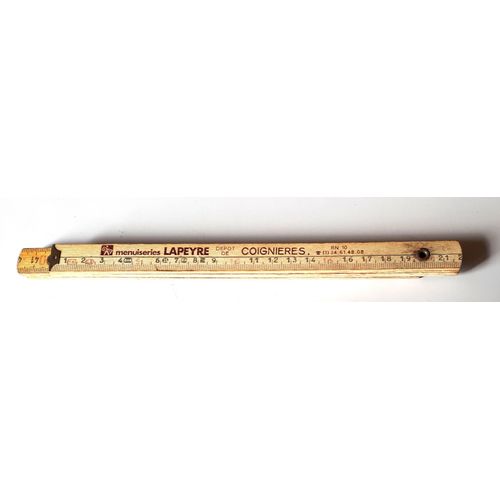Ancien mètre en bois repliable publicitaire Menuiseries LAPEYRE-état tel que sur les photos