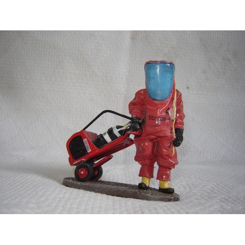 Les Heros Du Feu N° 08 Pompier Cobra : Le Pompier De Français En Tenue De Protection Chimique 2010