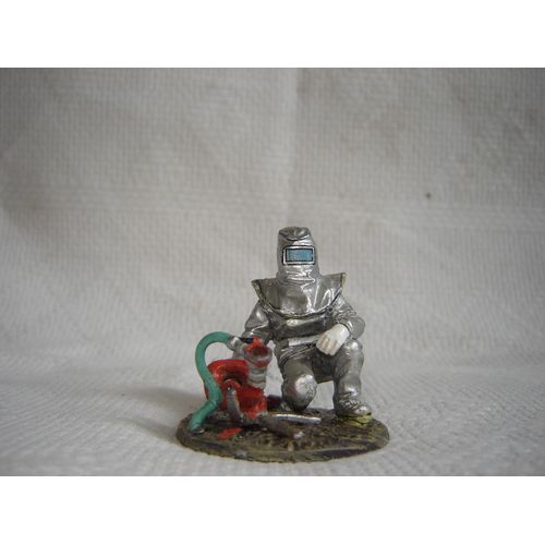 Les Heros Du Feu N° 10 Pompier Cobra : Le Pompier Français En Tenue De Feu D'hydrocarbure 2010