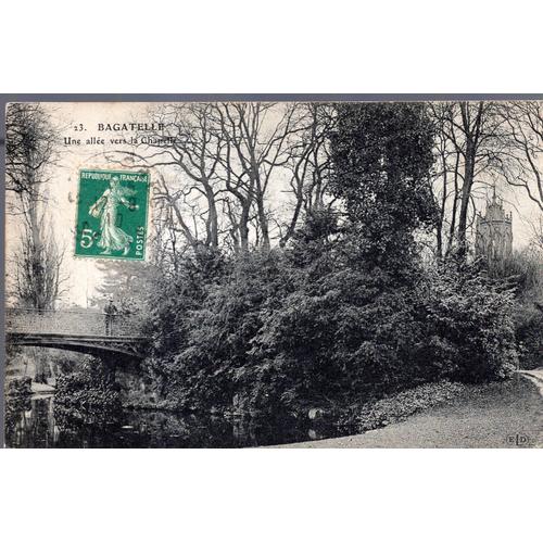 Carte Postale De Paris : Bois De Boulogne, Parc De Bagatelle : Une Allée Vers La Chapelle