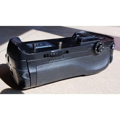 Poignée d'alimentation (Battery Grip) MB-D12 pour Nikon D800/810