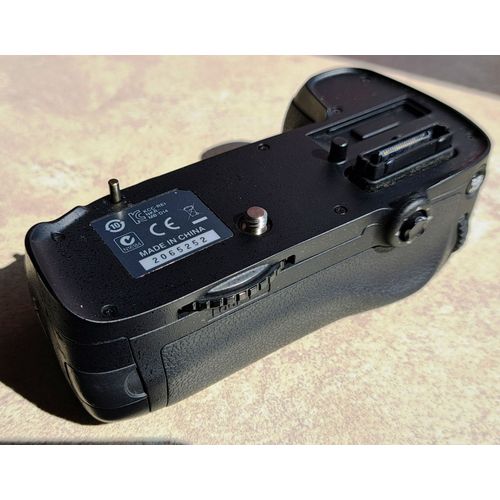Poignée d'alimentation NIKON (Battery Grip) MB-D14 pour Nikon D600/D610