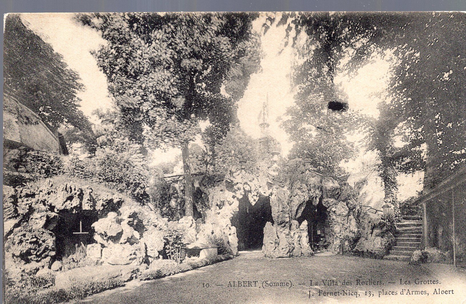 Carte Postale D' Albert (Somme) La Villa Des Rochers : Les Grottes (Réf.10)