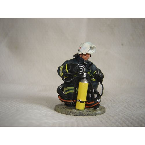 Les Heros Du Feu N° 24 Pompier Cobra : Le Pompier Allemand En Tenue De Feu Gottingen 2004