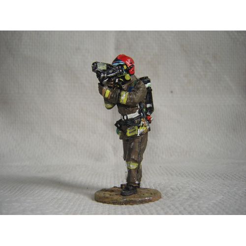 Les Heros Du Feu N° 30 Pompier Cobra : Le Pompier Italien En Tenue De Feu Tunnel Courmayeur 2003