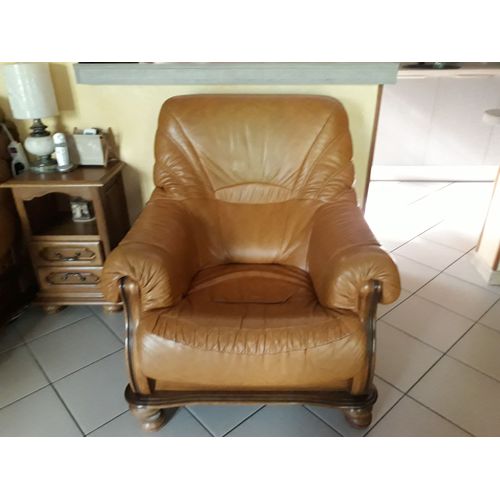 2 Fauteuils En Cuir Marron Clair Sur Cadre Bois Amovible Trs Confortable Trs Peu Servi Vendu 50 Pice Livraison Gratuite Possible Par Vendeur Dans Rayon De 25kms