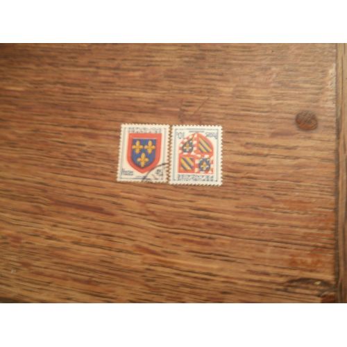 2 Timbres France , Un Neuf N 834 ( 0.10 Franc), Parfait Et Un Tamponn N 838.(4.00 Francs.). Multicolore. Armoiries..(1949)..