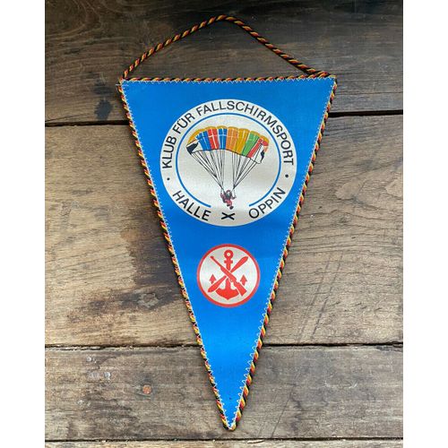 Fanion Du Club De Parachutisme D’Halle Oppin Rda