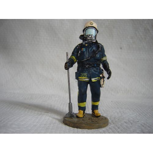 Les Heros Du Feu N° 59 Pompier Cobra : Le Pompier Suedois En Tenue De Feu Stockholm 2003