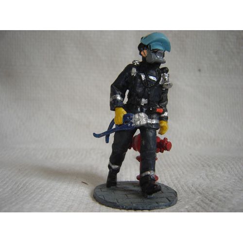 Les Heros Du Feu N° 71 Pompier Cobra : Le Pompier Chinois Tenue De Feu Hong Kong 2003