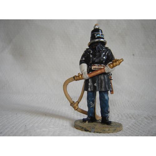 Les Heros Du Feu N° 85 Pompier Cobra : Le Pompier Allemand Berlin Casque Respiratoire 1900