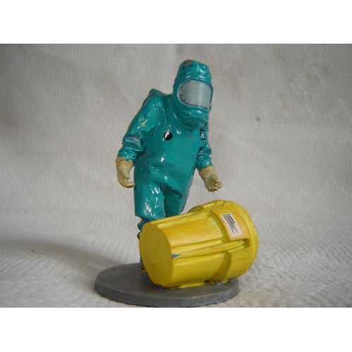 Les Heros Du Feu N° 98 Pompier Cobra : Le Pompier Belge Tenue D'intervention Chimique 2001