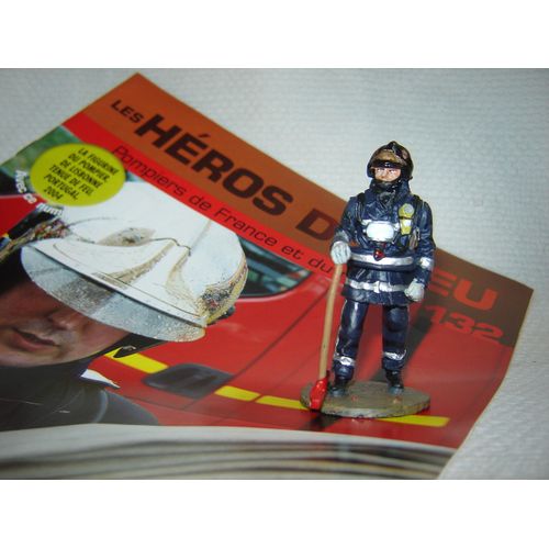 Les Heros Du Feu N° 132 Pompier Cobra : Le Pompier Tenue De Feu Portugal Lisbonne 2004