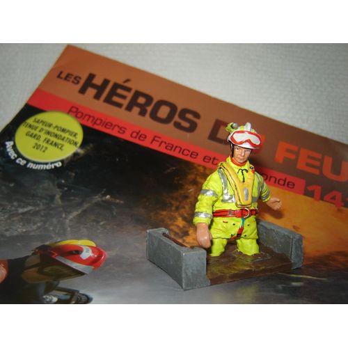 Les Heros Du Feu N° 141 Pompier Cobra : Le Sapeur Pompier Français Tenue Inondation Gard 2012