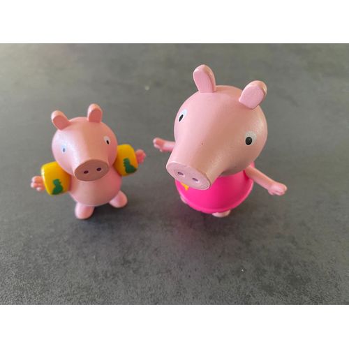Peppa Pig Et George À La Piscine