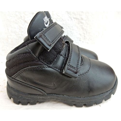 Chaussures Nike Noires Taille 23,5 Type Basket