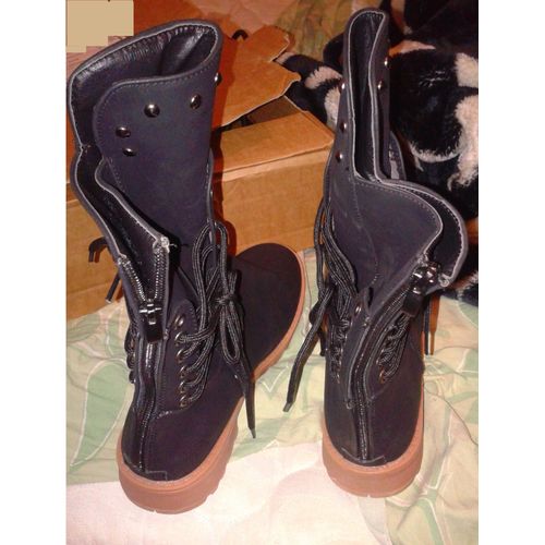 Bottes Lacets Noires Taille 42-43 ..