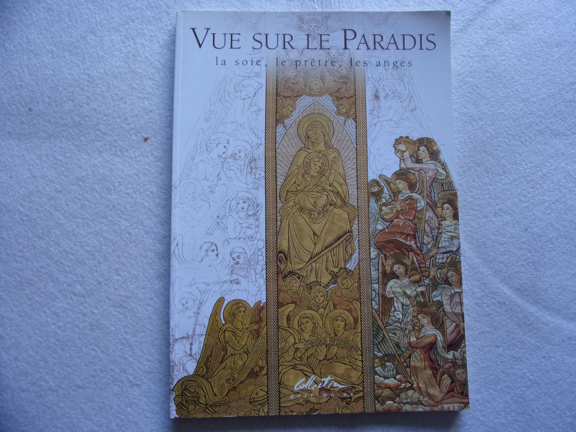 Vue Sur Le Paradis La Soie, Le Prêtre, Les Anges - Auteurs : Josiane Pagnon Et Florence Valantin - Exposition Aux Archives Departementales De La Manche 15 Novembre 2002 - 18 Janvier 2003 -