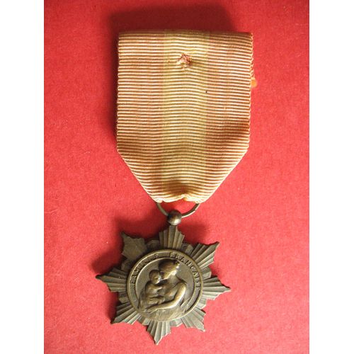 Médaille Ancienne Deschamps Léon République Famille Française Ministère De La Santé Publique.La Patrie Reconnaissante