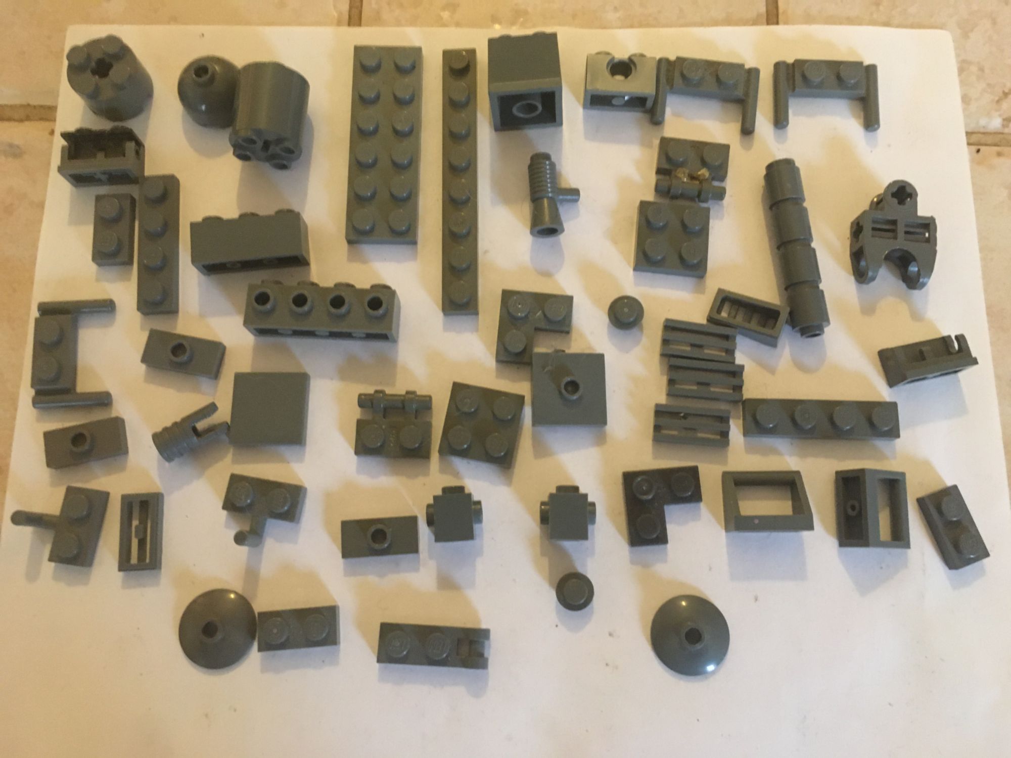 Lot de 54 pièces diverses Lego gris foncé