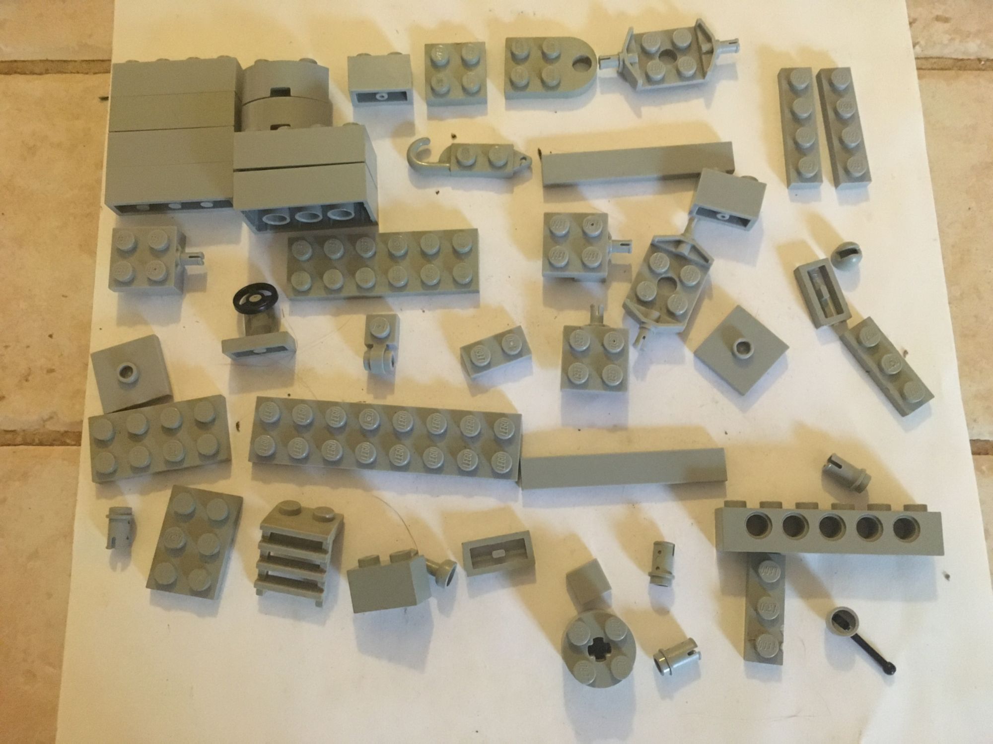 Lot de 48 pièces de Lego diverses gris clair