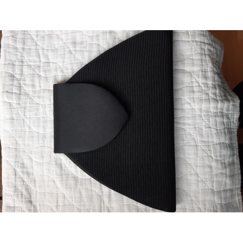 Jolie pochette cérémonie satin noir Neuve