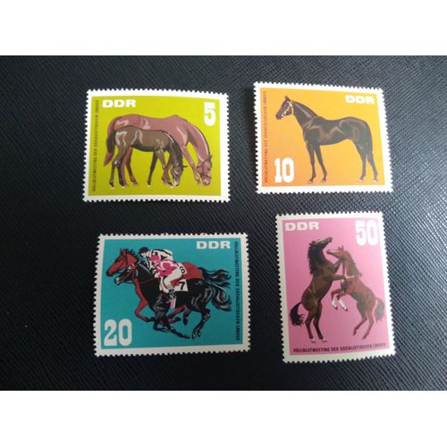 Timbre Allemagne / Rda Yt 999 A 1002 Séries: Rencontre Des Chevaux Pur-Sang, Berlin 1967 ( 060406 )