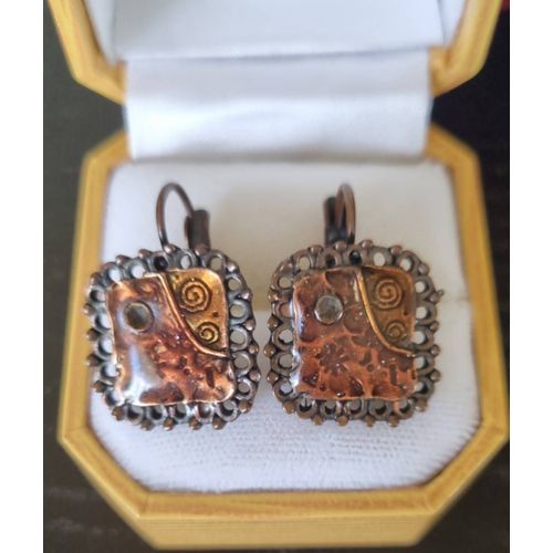 Paire De Boucles D'oreilles Dormeuses