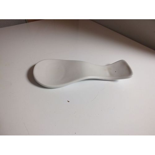 Repose Cuillère En Porcelaine Blanche