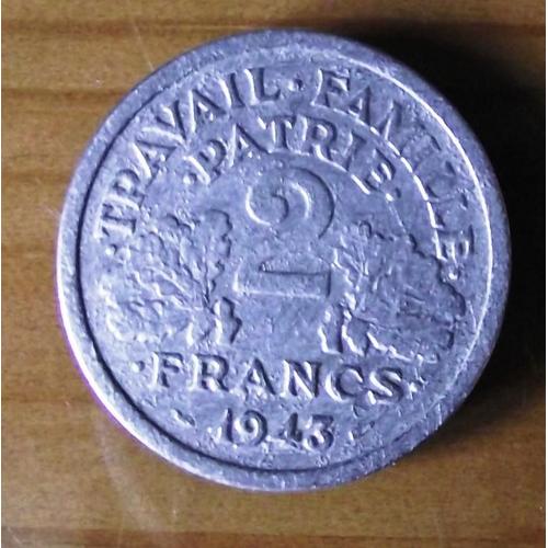 Pièce De 2 Francs Alu Année 1943. Travail Famille Patrie État Français.