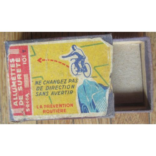 Boite D'allumettes Ancienne Seita Bois Et Carton "Prévention Routière - Ne Changez Pas De Direction Sans Avertir" 5/4/1,5cm Cartonnette Intérieur Présente
