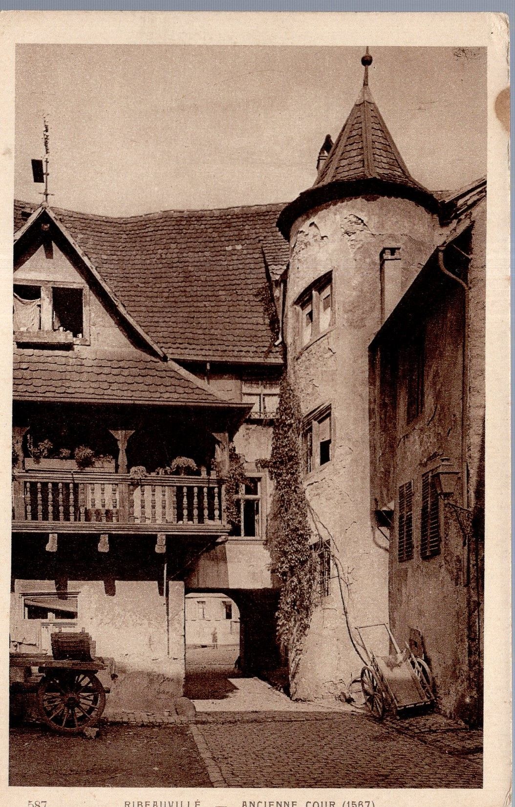 Carte Postale De Ribeauvillé (Haut-Rhin) Ancienne Cour (Réf.587)