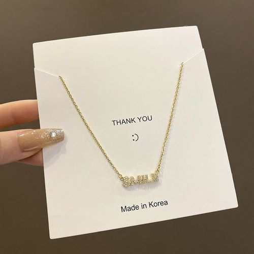 2023 Nouvel Alphabet Sourire Titane Acier Collier Femmes Niche Conception Micro-Incrust Zircon Pendentif Clavicule Chane Accessoires-Sw-X582 Or