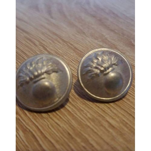 Lot De Deux Boutons De Gendarmerie (Imprimé Grenade En Relief), Alu, 18mm. Provenance Stock Jamais Utilisé. Envoi Rapide Et Soigné.
