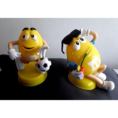 Lot De 2 Figurines M&m's Jaune : Footballeur - Vacancier