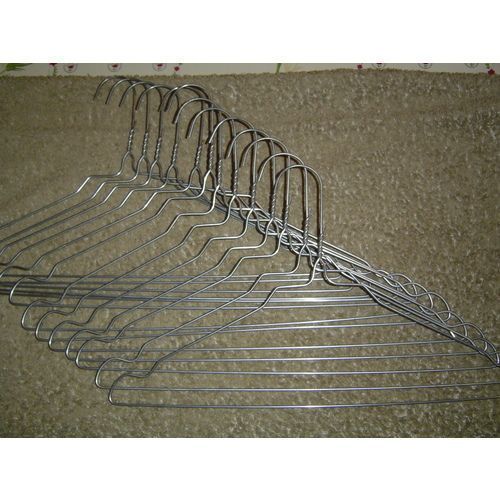 Lot De Cintres Métallique De Couleur Gris Argent