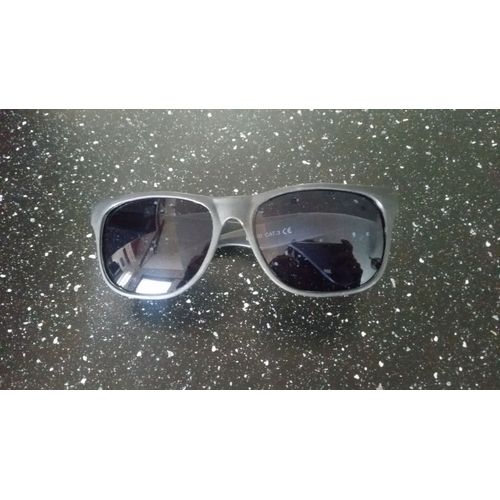 Lunettes Noires  Catégorie 3 Norme Ce