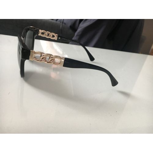 Vend 1 Paire De Lunette De Soleil